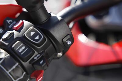 بی ام و موتوراد سیستم دستیار تعویض دنده خودکار موتورسیکلت را معرفی کرد | مجله پدال