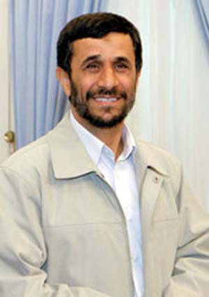 ۵ تیر ـ ۲۶ ژوئن ـ محمود احمدی نژاد رئیس جمهور شد و از رادیو اعلام داشت که دست مافیای قدرت را از نفت ایران قطع می کند