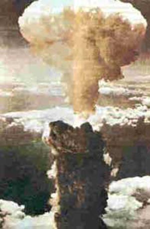 ۵ اوت سال ۱۹۴۵ ـ بکاررفتن نخستین بمب اتمی در جنگ