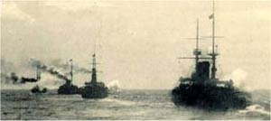 ۸ فوریه سال ۱۹۰۴ ـ جنگ ژاپن و روسیه با شبیخون ناوگان ژاپن به پورت آرتور آغاز شد.