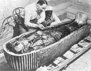 ۱۶ فوریه سال ۱۹۲۴ ـ باز گشودن تابوت فرعون « توتانخامن» ۳۳ قرن پس از مرگ او