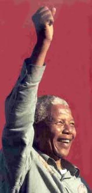 ۱۳ اوت سال۱۹۸۸ ـ زندان با اعمال شاقه، بدن نلسون ماندلا را ضعیف کرد و مسلول شد