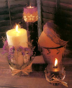 تزئین شمع با شاخ و برگ‌ها