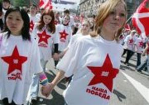 ۱۵ مه ۲۰۰۵ ـ  پدیده تازه در خیابان لنین شهر مسکو، ۱۴ سال پس از فروپاشی شوروی