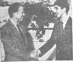 ۱ نوامبر ۱۹۷۸ ـ در اوج انقلاب ، شاه پسر ۱۸ ساله اش را به دیدار کارتر فرستاد