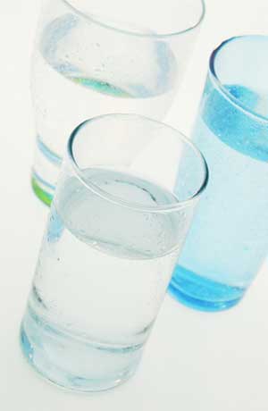 آب در بدن در کجا مصرف می‌شود و میزان مورد نیاز آن چقدر است؟