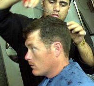 کوتاه کردن موی مردان را چه کسی ابداع کرد؟