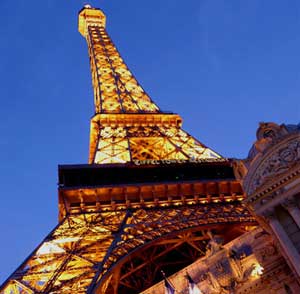 سمبل ۳۰۰ متری پاریس چگونه ساخته شد؟