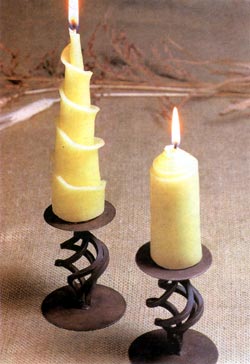 شمع‌های پیچیده و لوله شده با دست با لبه‌های برجسته