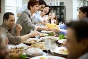 فواید غذا خوردن در کنار خانواده