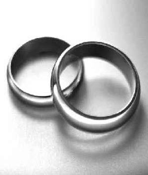 چرا حلقه ازدواج باید در انگشت چهارم قرار بگیرد؟