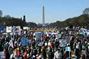۱۸ ژانویه سال ۲۰۰۳ـ تظاهرات در آمریکا برای جلوگیری از جنگ عراق در ژانویه سال ۲۰۰۳