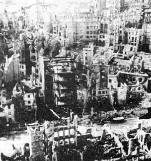 ۲۶ ژانویه سال ۱۹۴۴ ـ «درسدن» آلمان پس از بمباران های ژانویه ۱۹۴۴