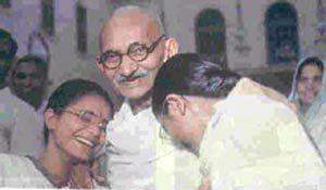 ۳۰ژانویه ۱۹۴۸ ـ گاندی پدر هند نوین به قتل رسید