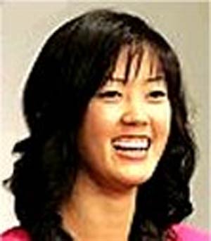 ۱۶مهر ۱۳۸۶ ــ ۸ اکتبر ــ دختر ۱۵ ساله چینی تبار آمریکایی گلفر حرفه ای شد