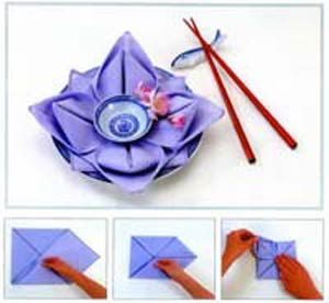 تزیین دستمال سفره به شکل گل