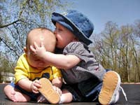 چه کنیم که فرزندانمان یکدیگر را دوست داشته باشند؟