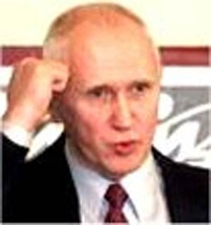 ۱۸ مهر ۱۳۸۶ ــ ۱۰ اکتبر ــ آداموف وزیر پیشین انرژی هسته ای روسیه در وضعیتی پیچیده