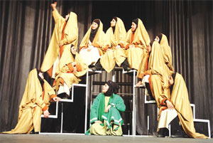 یادداشتی به بهانه اجرای نمایش زنان نوغان در مشهد