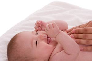 خطرات خوابیدن با نوزاد