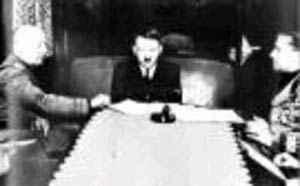 ۱۲ مهر ۱۳۸۶ ــ۴ اکتبر ــ مذاکرات هیتلر و موسولینی در گذرگاه برنر