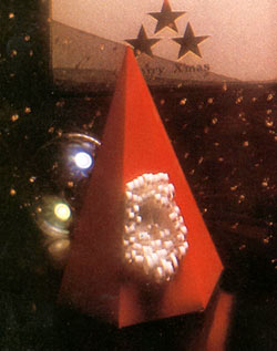 هرم شش ضلعی با تزئین بابانوئل