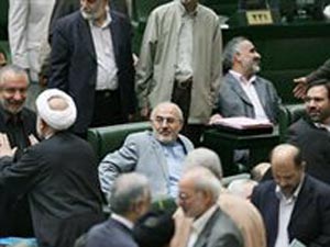۲۲ سؤال درباره احمدی‌نژاد، لاریجانی، مجلس و استیضاح کردان