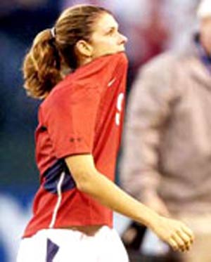 مایا هام، ستاره فوتبال زنان