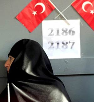 ترکیه حجاب سر می کند