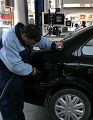 انحراف دولت از سهمیه‌بندی بنزین