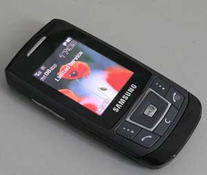 مروری بر Samsung D۹۰۰ (باریکترین گوشی طرح کشویی دنیا)