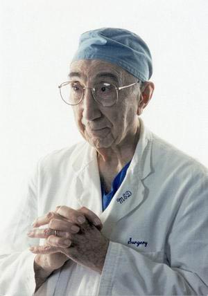 سرگذشت عجیب دکتر دبیکی ، جراح مشهور قلب و عروق