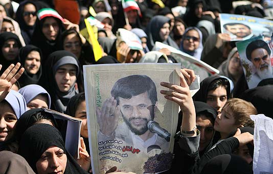 جامعه آرمانی در اندیشه سیاسی احمدی‌نژاد
