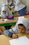 بررسی رابطه بین دوستی های دوجانبه، پذیرش همسالان، خودپنداره و سازگاری اجتماعی با پیشرفت تحصیلی دانش آموزان دختر سال سوم راهنمایی شهر اصفهان