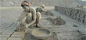 فقرای هندی، کارگران جدید صنعت ساخت و ساز