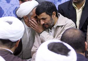 آقای احمدی‌نژاد حرف کدام روحانیون را باور کرده است؟