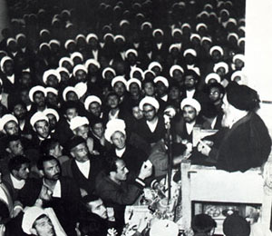 اعتراض امام خمینی (ره) بر علیه پذیرش کاپیتولاسیون