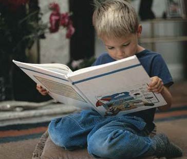 چگونه کودک را به کتاب خواندن علاقمند کنیم؟
