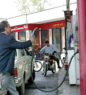 اقدامات وزارت نفت برای پوشش کسری ۱۶۶ جایگاه بنزین در تهران