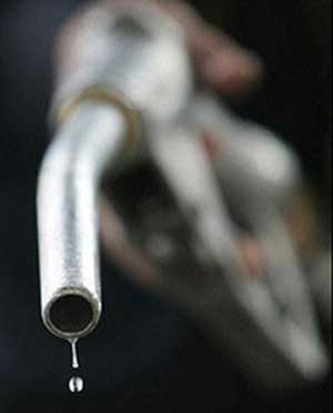 اجرای طرح سهمیه‌بندی بنزین به صورت تک نرخی فرصت یا تهدید؟