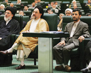 نگاه خاتمی و احمدی نژاد به جامعه اطلاعات و عصر ارتباطات