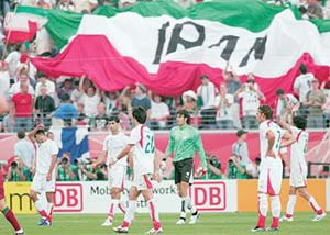 زمان زیادی طول می‌کشد تا مردم ایران با تیم ملی خود آشتی کنند