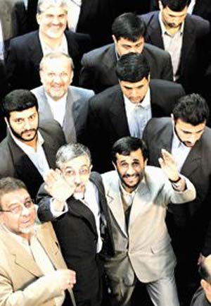 چرا وزیران احمدی نژاد برکنار می شوند