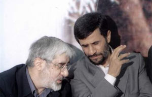نظام؛ احمدی نژاد یا موسوی پشت میز مذاکره؟