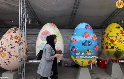 (تصاویر) رنگ‌آمیزی تخم‌مرغ‌های نوروزی در پارک ملت