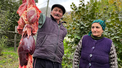 (ویدئو) نحوه تهیه جیز بیز، کباب سنتی آذربایجانی ها در یک روستای کوهستانی