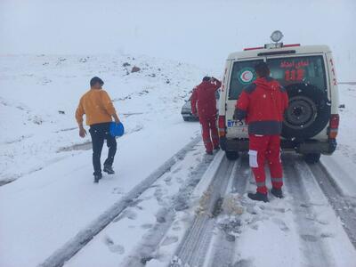 امدادرسانی به ۲۴ نفر از متاثرین برف و کولاک بهاری در تکاب