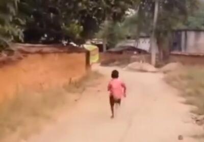 لحظه فرار کردن کودکان هندی با دیدن پهپاد | رویداد24