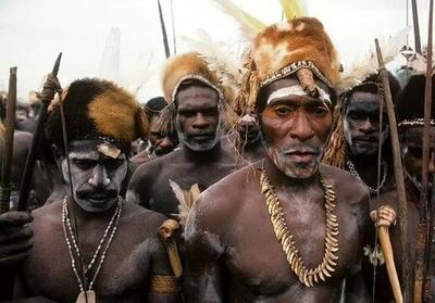 تصاویر جالب از آخرین قبیله آدم خوارها در جهان