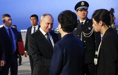 ببینید / واکنش خبرساز تیم امنیتی پوتین و مقام چینی بعد از نزدیکی این دو چهره سیاسی